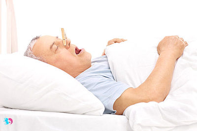 打呼噜造成呼吸暂停怎么医治，睡觉打呼噜出现呼吸暂停是体内有癌吗