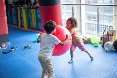 亲子互动健身游戏：在玩乐中提升孩子的基础运动能力