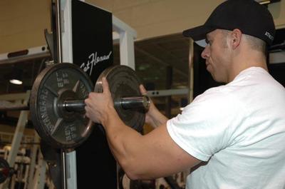 力量训练的“5×5”与“5/3/1”：经典方案的执行细节与变式